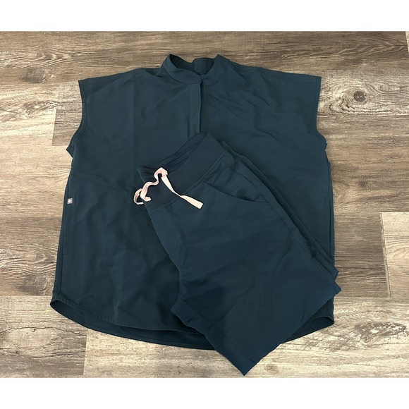 Figs Tops - Figs Technical Collection Rafaela Women's Medium Oversized Scrub Top And Pants